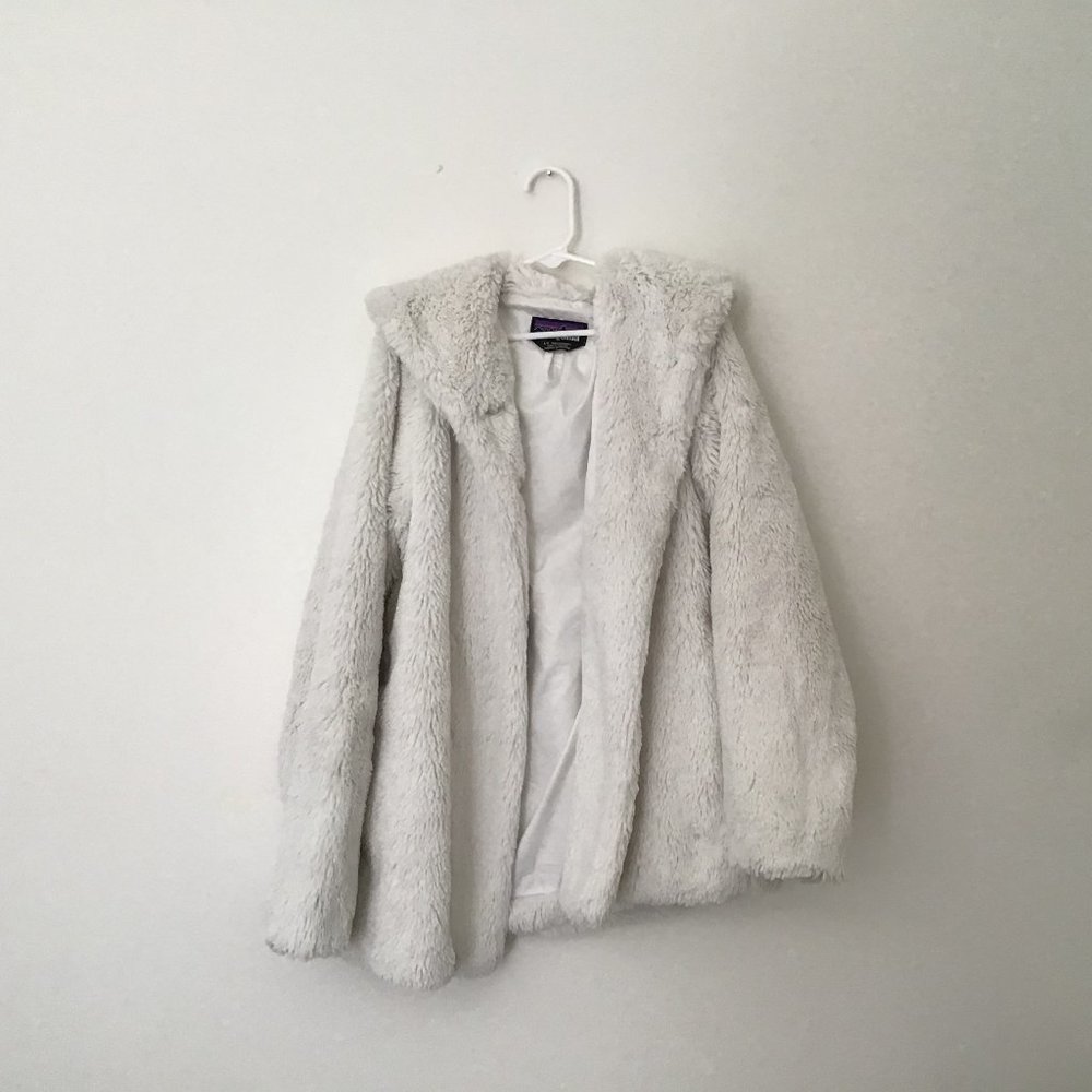🎉Girls Patagonia White Fluffy Jacket Size 12